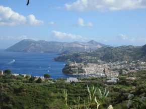 Pomelia Lipari